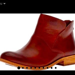 Size 8 worn 3 times KORK EASE brown